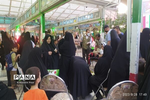 آیین گلباران مزار شهدا به‌مناسبت هفته دفاع مقدس