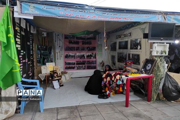 برپایی نمایشگاه هشت سال دفاع مقدس در حرم مطهر احمد بن موسی (ع)