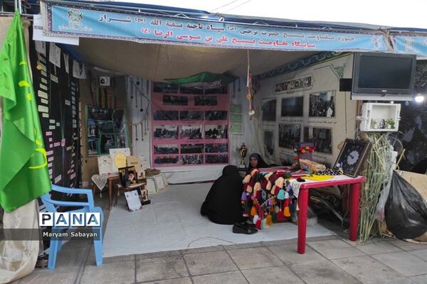 برپایی نمایشگاه هشت سال دفاع مقدس در حرم مطهر احمد بن موسی (ع)