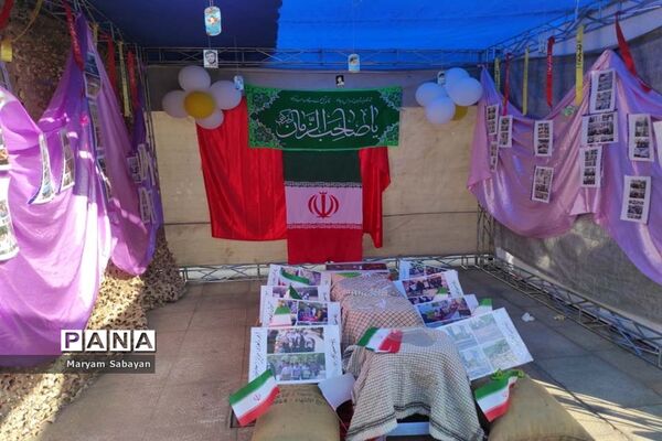 برپایی نمایشگاه هشت سال دفاع مقدس در حرم مطهر احمد بن موسی (ع)