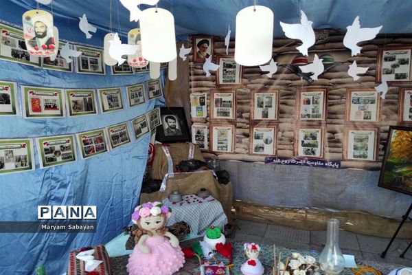 برپایی نمایشگاه هشت سال دفاع مقدس در حرم مطهر احمد بن موسی (ع)
