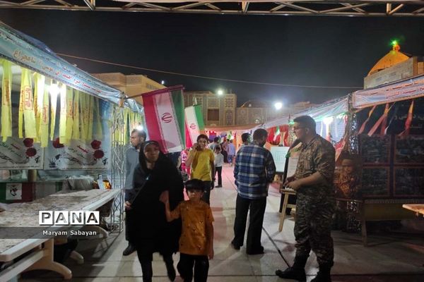 برپایی نمایشگاه هشت سال دفاع مقدس در حرم مطهر احمد بن موسی (ع)