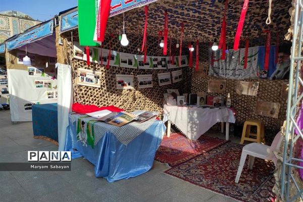 برپایی نمایشگاه هشت سال دفاع مقدس در حرم مطهر احمد بن موسی (ع)
