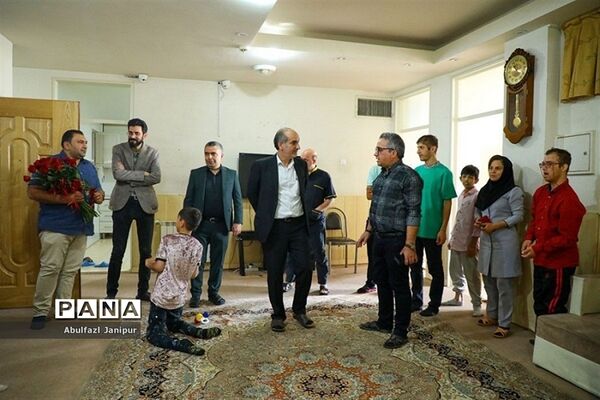 دیدار شهردار فردیس با معلولان ذهنی موسسه خیریه توانبخشی سرای رادمهر