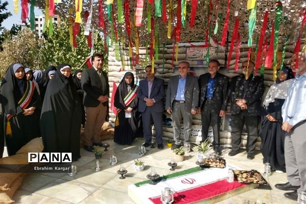 تجدید میثاق دانش‌آموزان مدرسه شاهد شهدای اکباتان با شهید گمنام