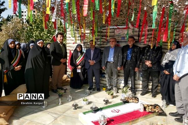تجدید میثاق دانش‌آموزان مدرسه شاهد شهدای اکباتان با شهید گمنام