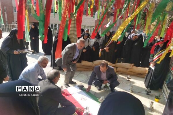 تجدید میثاق دانش‌آموزان مدرسه شاهد شهدای اکباتان با شهید گمنام
