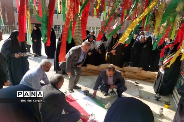 تجدید میثاق دانش‌آموزان مدرسه شاهد شهدای اکباتان با شهید گمنام