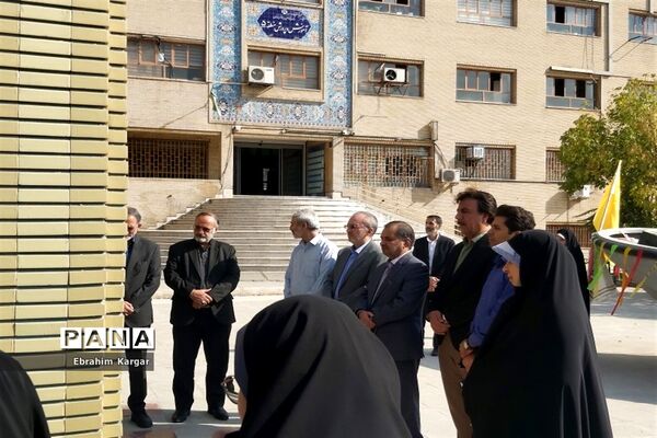 تجدید میثاق دانش‌آموزان مدرسه شاهد شهدای اکباتان با شهید گمنام