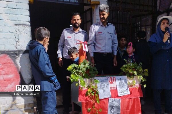 مراسم گرامیداشت روز آتش‌نشان در دبستان دانش رودهن