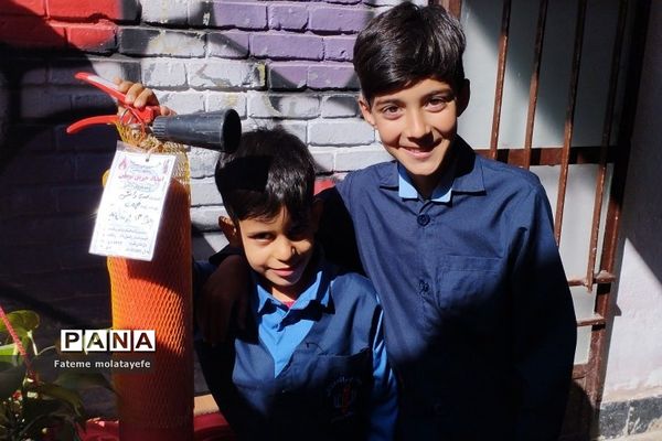 مراسم گرامیداشت روز آتش‌نشان در دبستان دانش رودهن