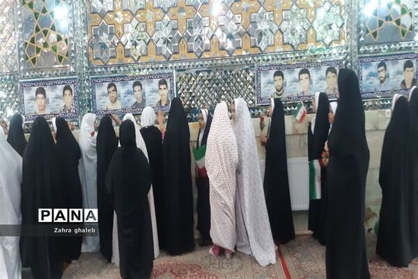 پدر شهید لردی میزبان دانش‌آموزان بافقی
