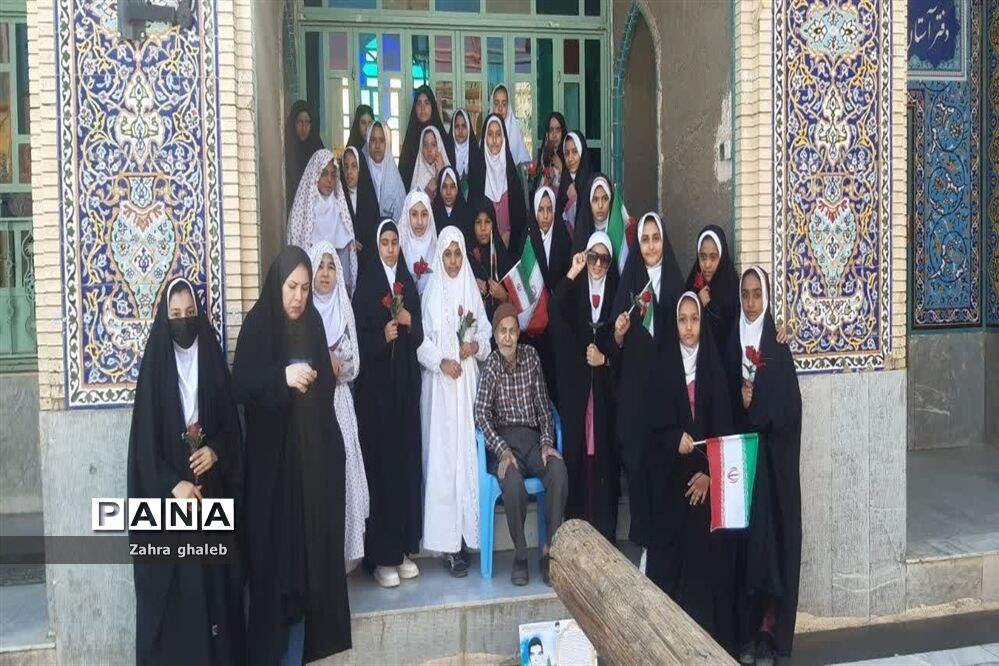 پدر شهید لردی میزبان دانش‌آموزان بافقی