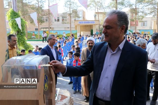 برگزاری جشن عاطفه‌ها در دبستان شهید محمود فلاح زاده ابرکوه