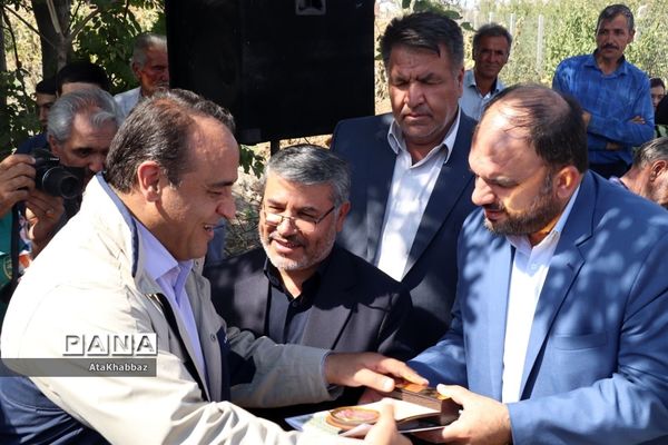 آذرشهر و پسته‌های خندانش