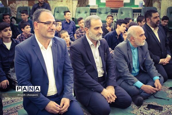 نماز جماعت دانش‌آموزی در راستای اجرای طرح( نور چشم)