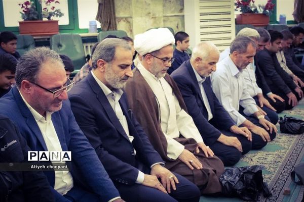 نماز جماعت دانش‌آموزی در راستای اجرای طرح( نور چشم)