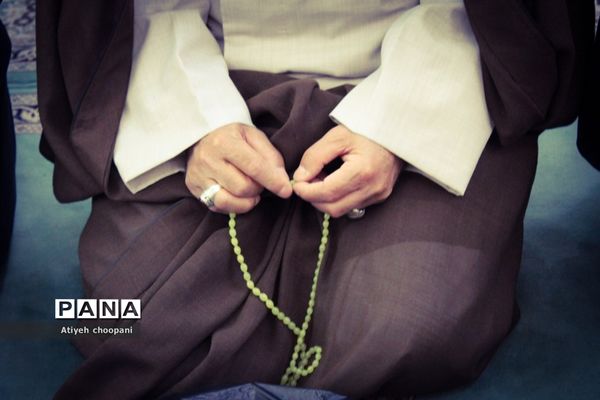 نماز جماعت دانش‌آموزی در راستای اجرای طرح( نور چشم)