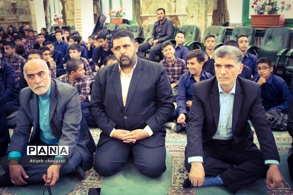 نماز جماعت دانش‌آموزی در راستای اجرای طرح( نور چشم)