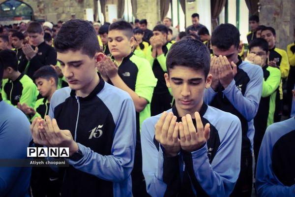 نماز جماعت دانش‌آموزی در راستای اجرای طرح( نور چشم)