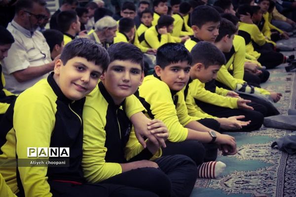 نماز جماعت دانش‌آموزی در راستای اجرای طرح( نور چشم)