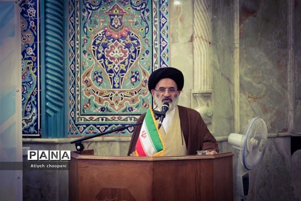 نماز جماعت دانش‌آموزی در راستای اجرای طرح( نور چشم)