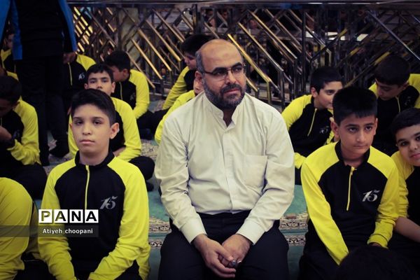 نماز جماعت دانش‌آموزی در راستای اجرای طرح( نور چشم)