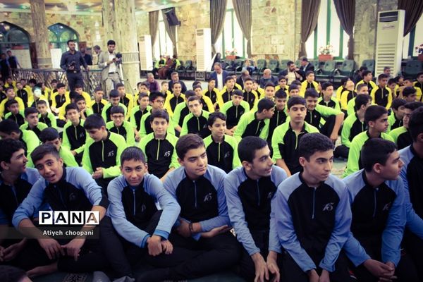 نماز جماعت دانش‌آموزی در راستای اجرای طرح( نور چشم)