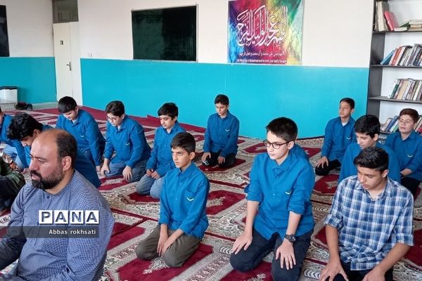 نماز جماعت و نشست‌های بصیرتی هفته وحدت  مدارس رودهن