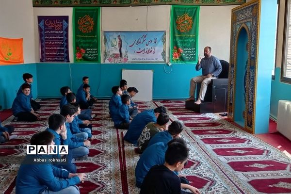 نماز جماعت و نشست‌های بصیرتی هفته وحدت  مدارس رودهن