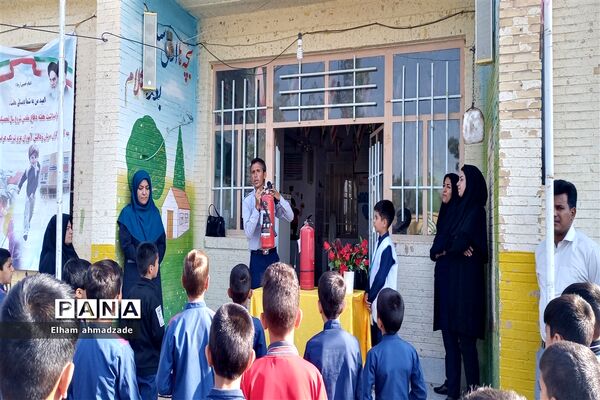 روز آتش‌نشان در دبستان منتظرقائم خاتم