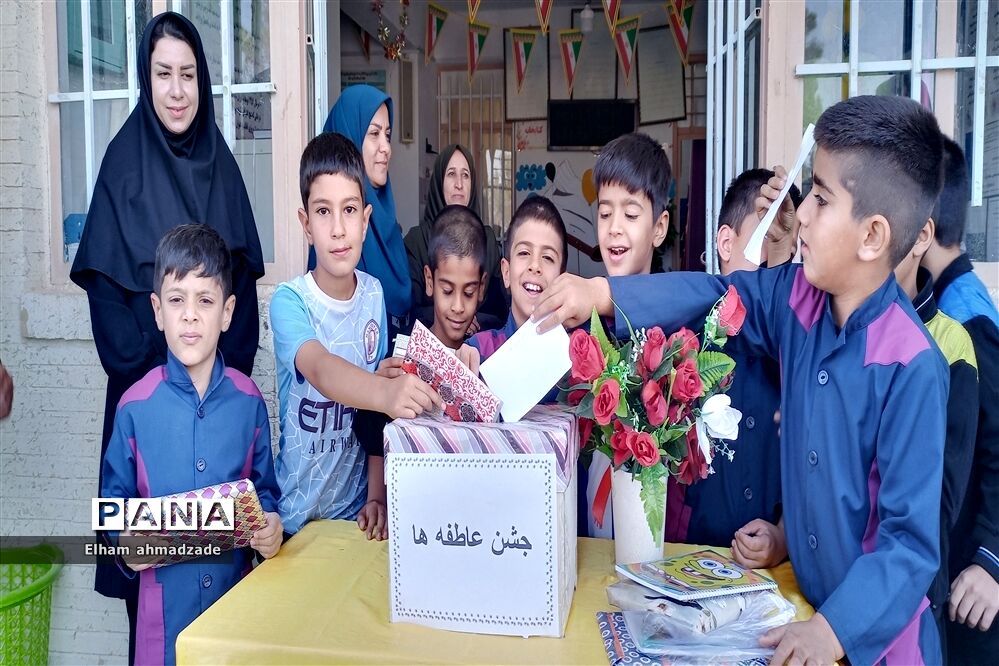 جشن عاطفه‌ها در دبستان قرآنی شهید منتظرقائم شهرستان خاتم