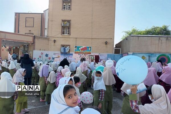 نواختن زنگ جشن عاطفه‌ها در مدارس بهبهان