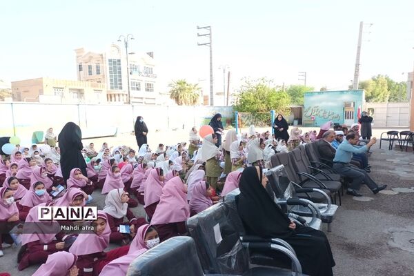 نواختن زنگ جشن عاطفه‌ها در مدارس بهبهان