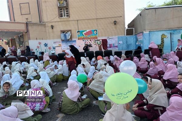 نواختن زنگ جشن عاطفه‌ها در مدارس بهبهان