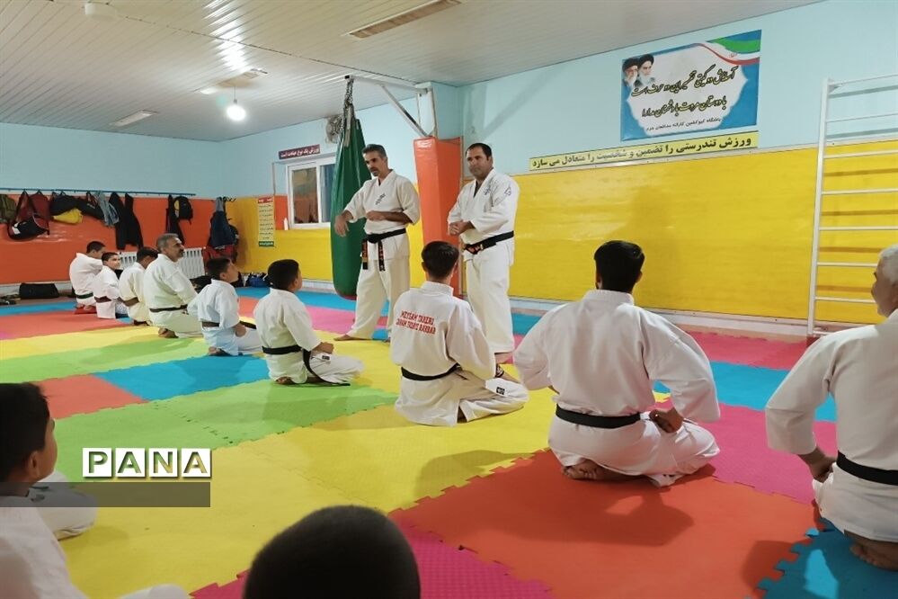 تمرینات رزمی باشگاه کاراته مدافعان حرم خلیل‌آباد