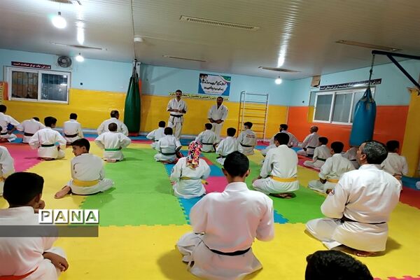 تمرینات رزمی باشگاه کاراته مدافعان حرم خلیل‌آباد