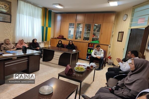 گرامیداشت روز نیروی انتظامی در دبستان دخترانه مزرعه صفادشت