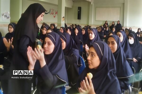 برگزاری جشن میلاد پیامبر (ص) و امام جعفر صادق (ع)  در دبیرستان دخترانه شاهد کوثر رباط‌کریم