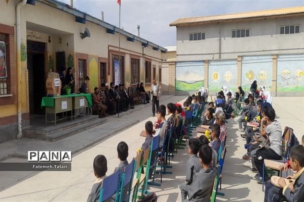 جشن عاطفه‌ها در مدارس شهرستان بام و صفی آباد
