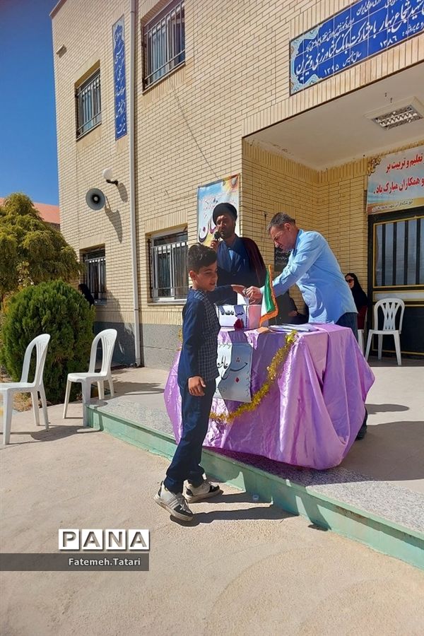 جشن عاطفه‌ها در مدارس شهرستان بام و صفی آباد