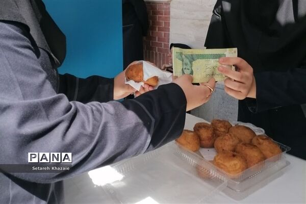برپایی بازارچه دانش‌آموزی در دبیرستان دخترانه خیرغیابی