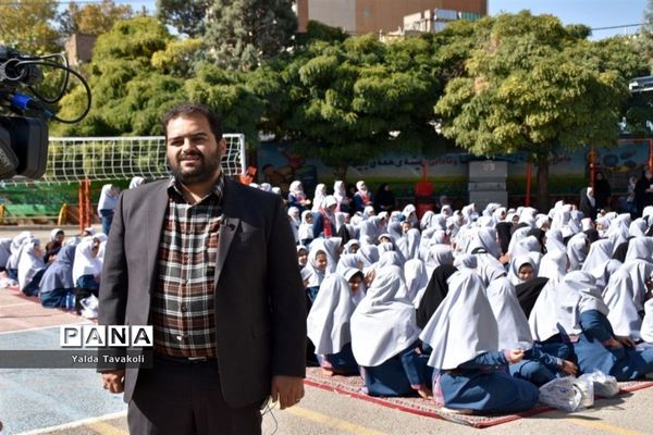 جشن عاطفه‌ها در دبستان تربیت آموزش و پرورش ناحیه یک مشهد مقدس