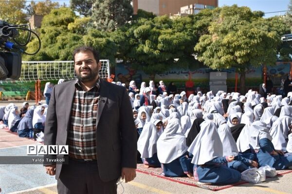 جشن عاطفه‌ها در دبستان تربیت آموزش و پرورش ناحیه یک مشهد مقدس