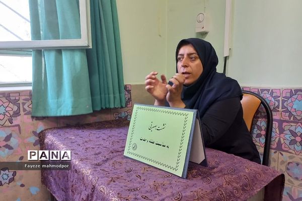 برگزاری نشست بصیرتی ویژه هفته وحدت در دبیرستان آزاده رودهن