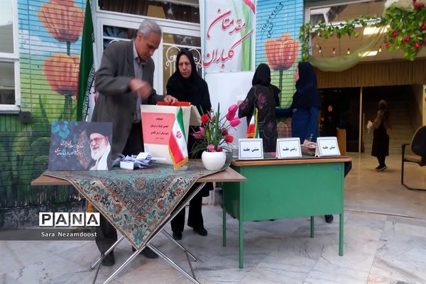 اولین مجمع عمومی اولیا و مربیان در دبیرستان شاهد ارض اقدس