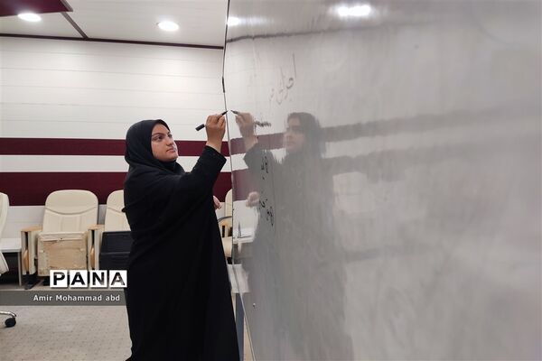 کارگاه آموزشی طرح هر مدرسه یک خبرنگار ویژه دانش‌آموزان پسر کهریزک