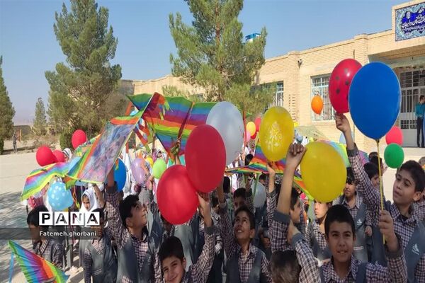 جشن بادکنک‌ها و بادبادک‌ها در شهرستان مروست