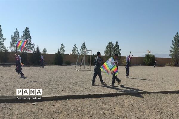 جشن بادکنک‌ها و بادبادک‌ها در شهرستان مروست