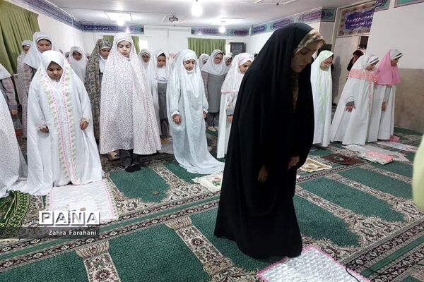 جشن نماز دانش‌آموزان آموزشگاه الله‌اکبر اسلامشهر